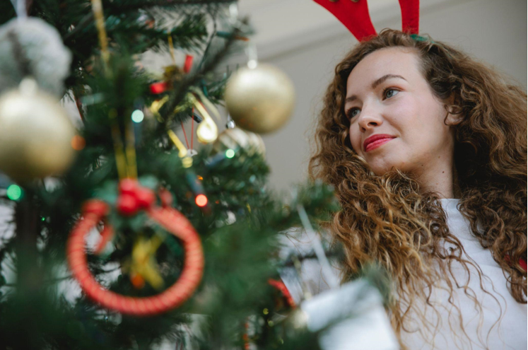 Slim Artificial Christmas Trees: The Perfect Holiday Decor for Restaurants and Cafes in Paris, France